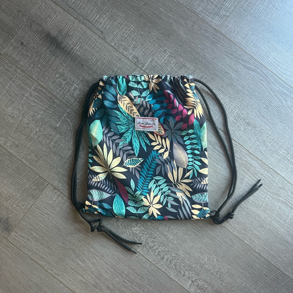 Floral Leaf Print Drawstring Backpack - image 1